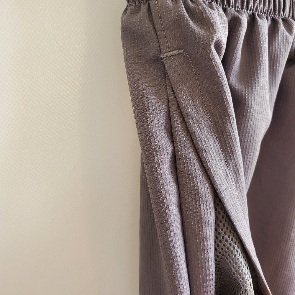 Men’s Under Armour Loose Heatgear Gray Pants Size Medium - Picture 5 of 13